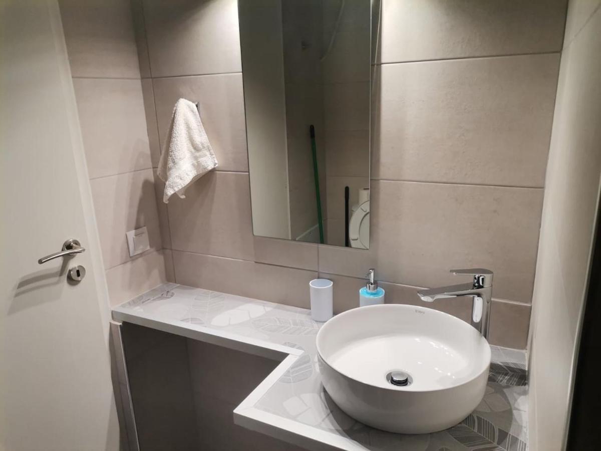 Blue Central Apt 10 Min To The Port/ Wash Machine Lávrion 外观 照片